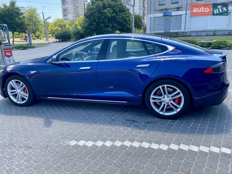 Лифтбек Tesla Model S 2015 в Днепре