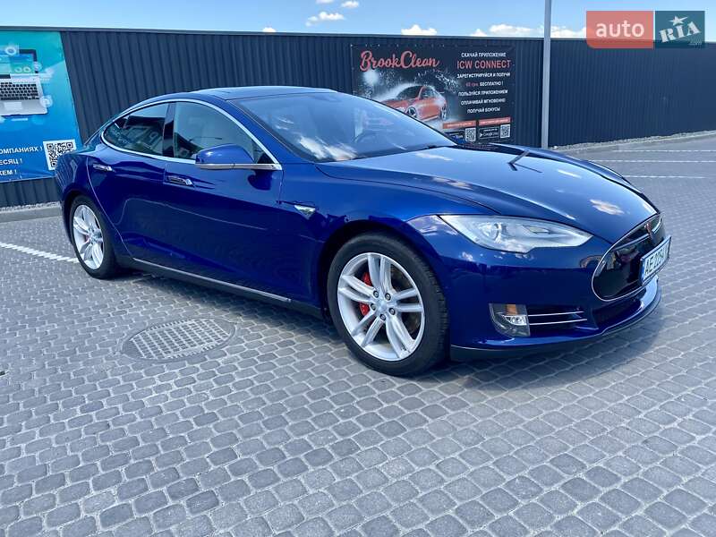 Лифтбек Tesla Model S 2015 в Днепре