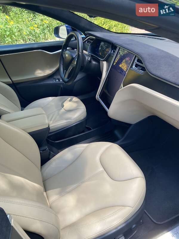 Лифтбек Tesla Model S 2015 в Днепре