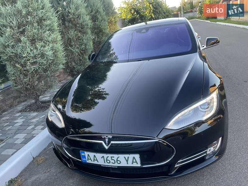 Лифтбек Tesla Model S 2015 в Киеве