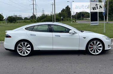 Лифтбек Tesla Model S 2015 в Ровно