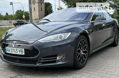 Ліфтбек Tesla Model S 2015 в Києві