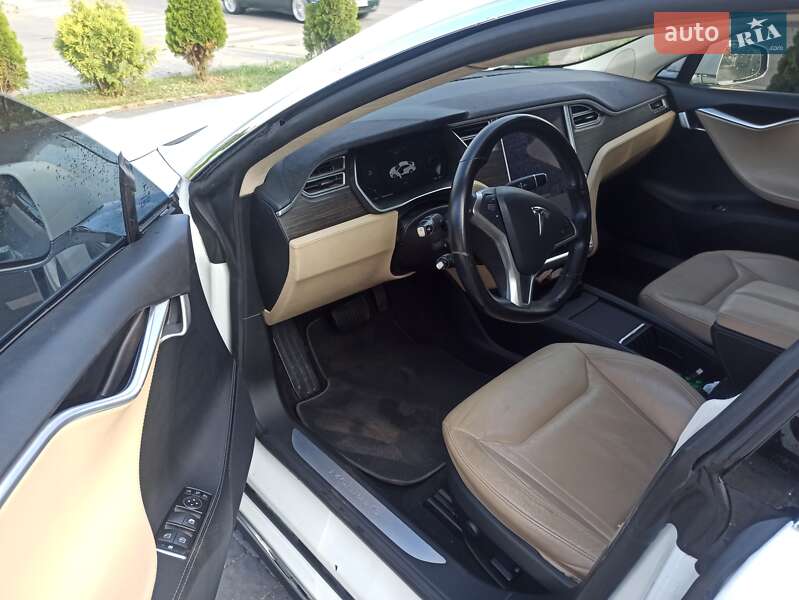 Лифтбек Tesla Model S 2015 в Ужгороде