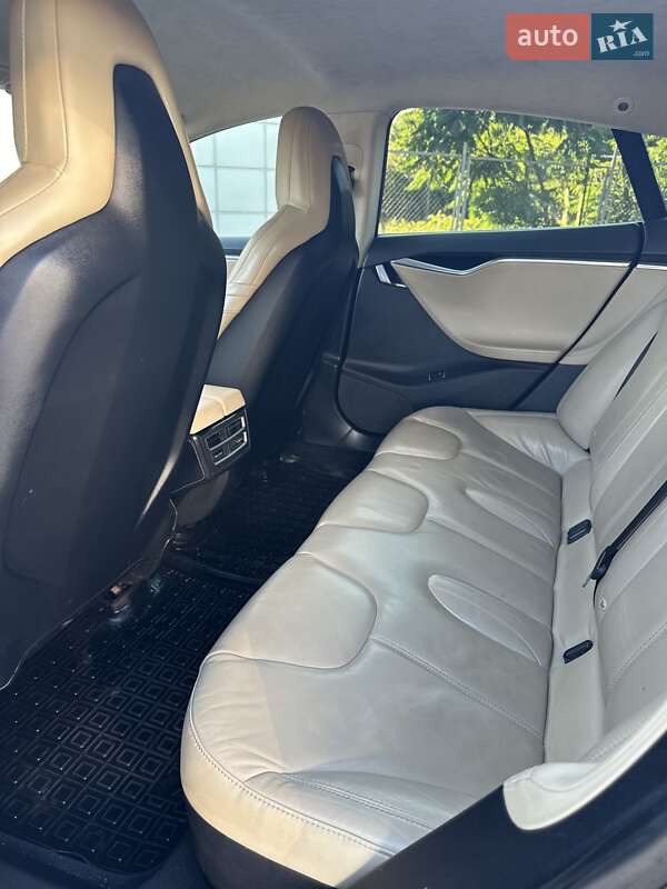 Хэтчбек Tesla Model S 2016 в Шептицькому