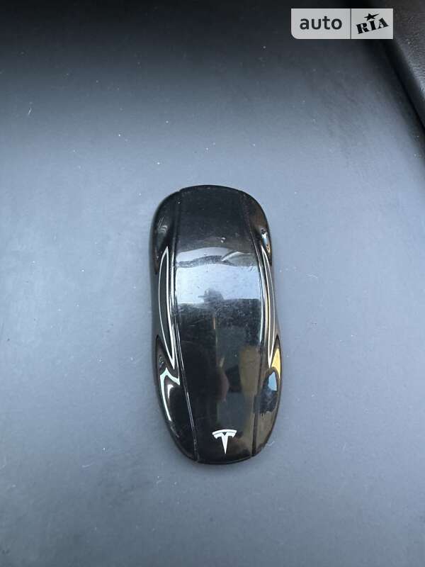 Лифтбек Tesla Model S 2016 в Белой Церкви
