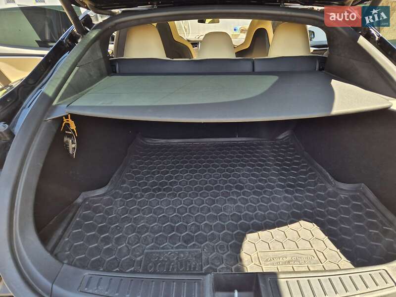 Ліфтбек Tesla Model S 2014 в Миколаєві