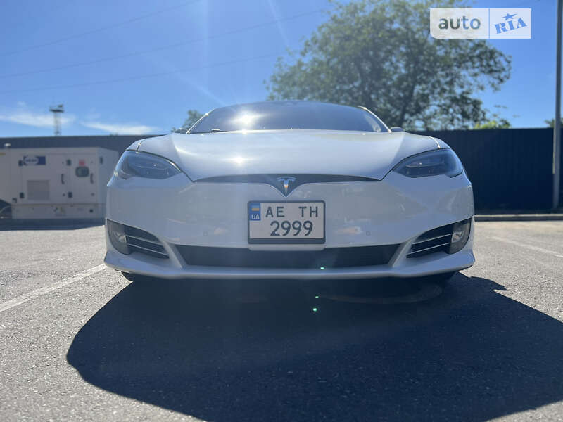 Ліфтбек Tesla Model S 2016 в Дніпрі