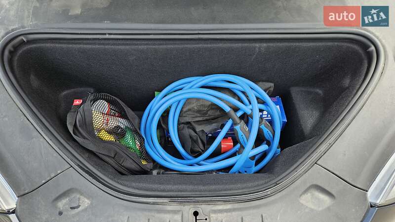 Лифтбек Tesla Model S 2018 в Белой Церкви