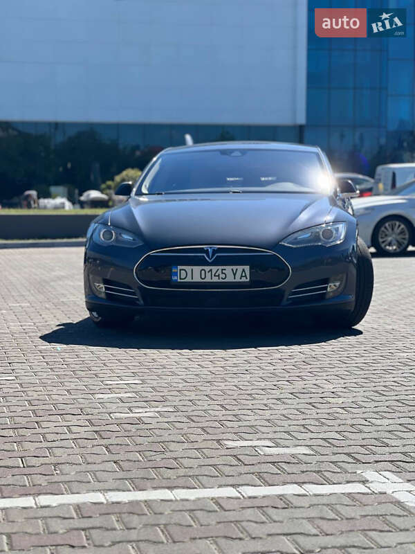 Лифтбек Tesla Model S 2016 в Одессе