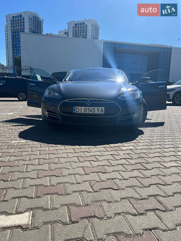 Лифтбек Tesla Model S 2016 в Одессе