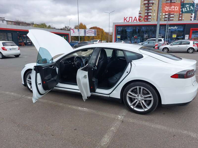 Ліфтбек Tesla Model S 2015 в Харкові