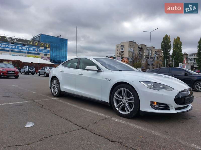 Ліфтбек Tesla Model S 2015 в Харкові