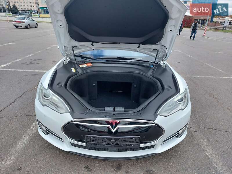 Ліфтбек Tesla Model S 2015 в Харкові