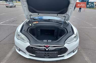 Лифтбек Tesla Model S 2015 в 