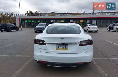 Лифтбек Tesla Model S 2015 в 