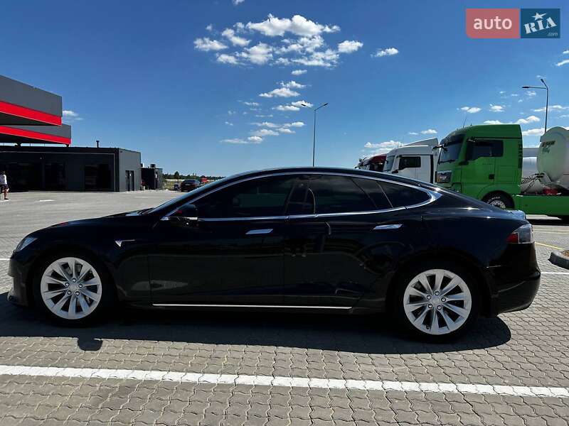 Ліфтбек Tesla Model S 2017 в Одесі