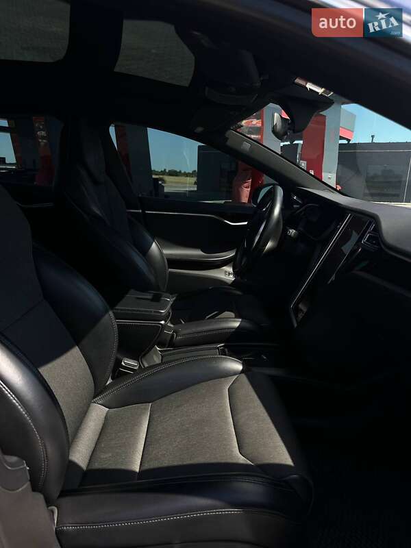 Ліфтбек Tesla Model S 2017 в Одесі