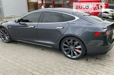 Лифтбек Tesla Model S 2015 в Львове