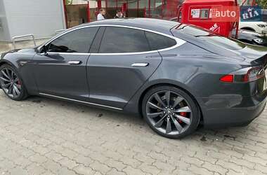 Лифтбек Tesla Model S 2015 в 