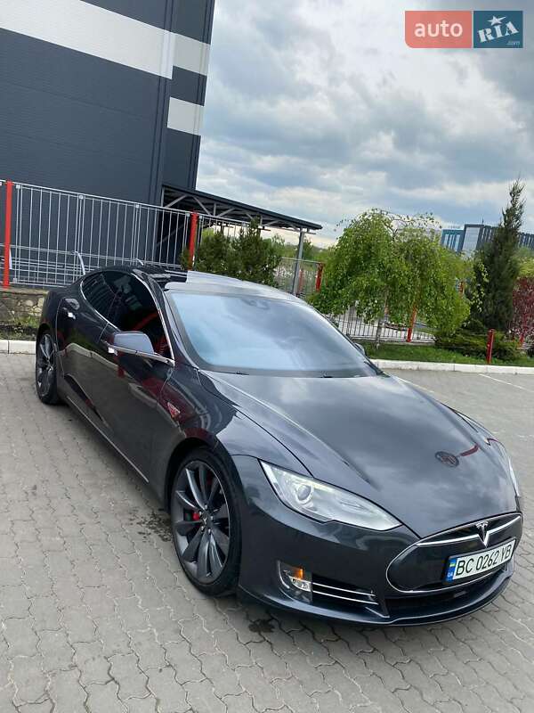 Лифтбек Tesla Model S 2015 в Львове