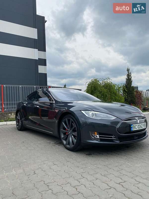 Лифтбек Tesla Model S 2015 в Львове
