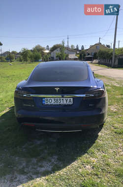 Лифтбек Tesla Model S 2015 в 