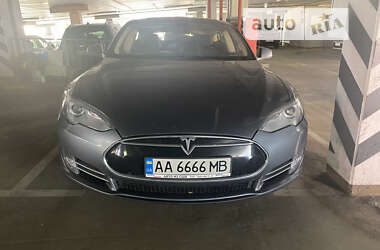 Ліфтбек Tesla Model S 2013 в Києві