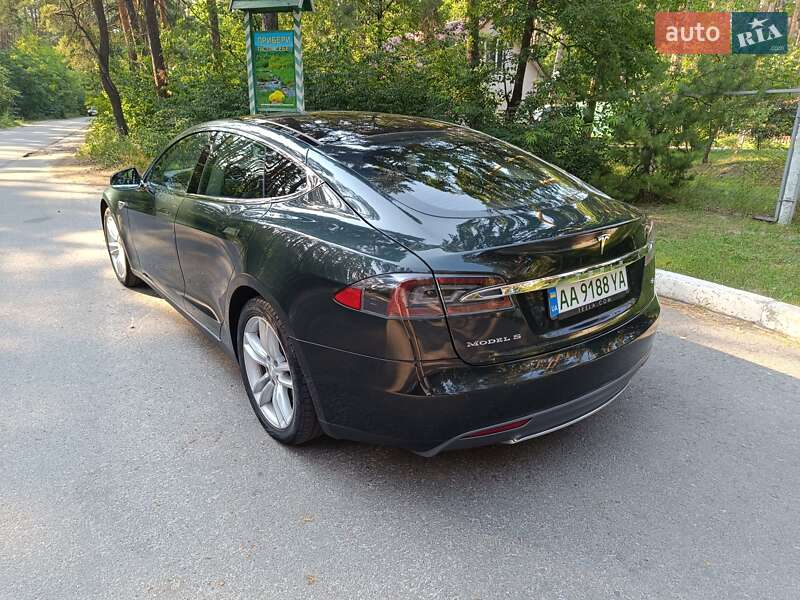 Лифтбек Tesla Model S 2014 в Киеве