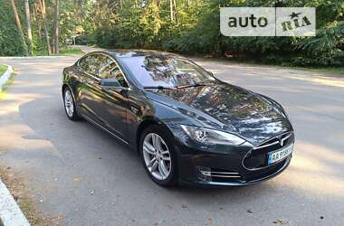 Лифтбек Tesla Model S 2014 в Киеве