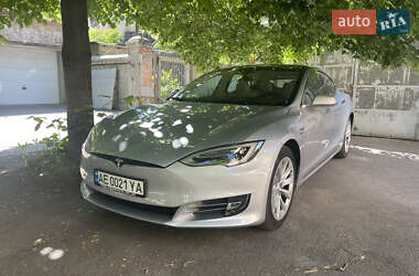 Лифтбек Tesla Model S 2018 в 
