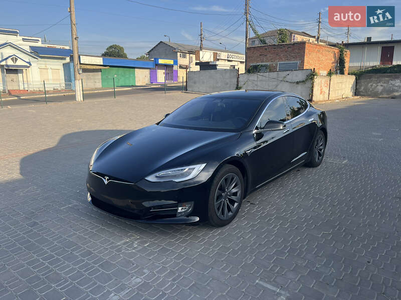 Лифтбек Tesla Model S 2017 в Первомайске