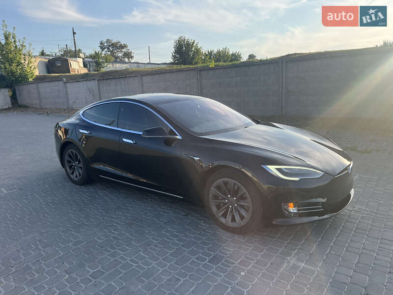 Лифтбек Tesla Model S 2017 в Первомайске