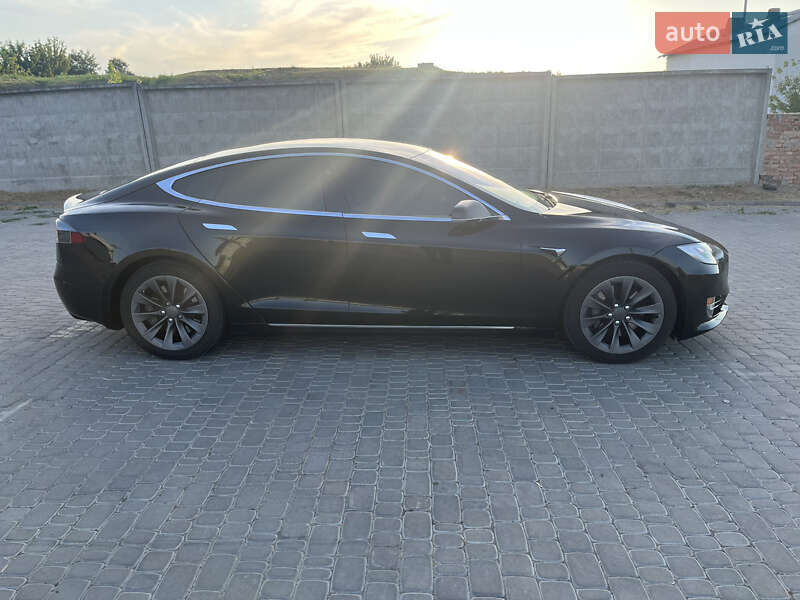 Лифтбек Tesla Model S 2017 в Первомайске