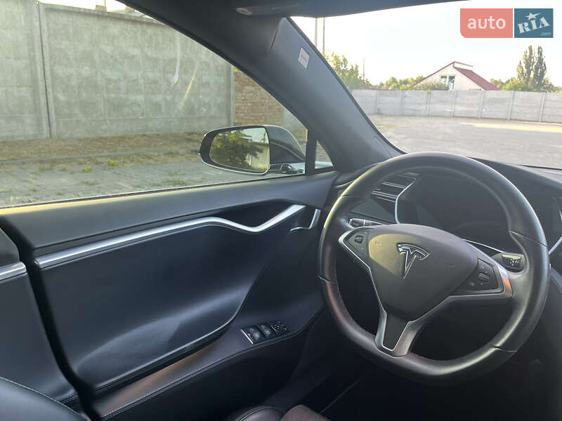 Лифтбек Tesla Model S 2017 в Первомайске