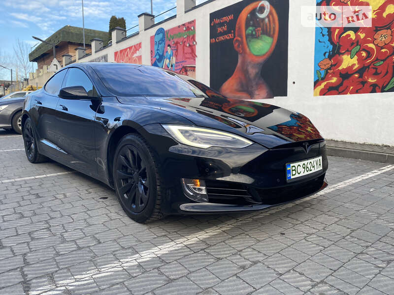 Ліфтбек Tesla Model S 2018 в Львові
