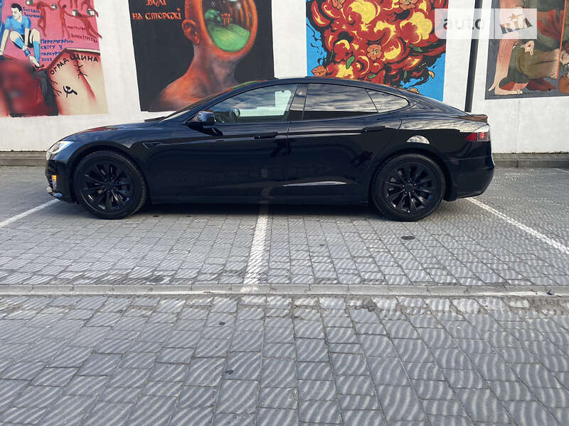 Ліфтбек Tesla Model S 2018 в Львові