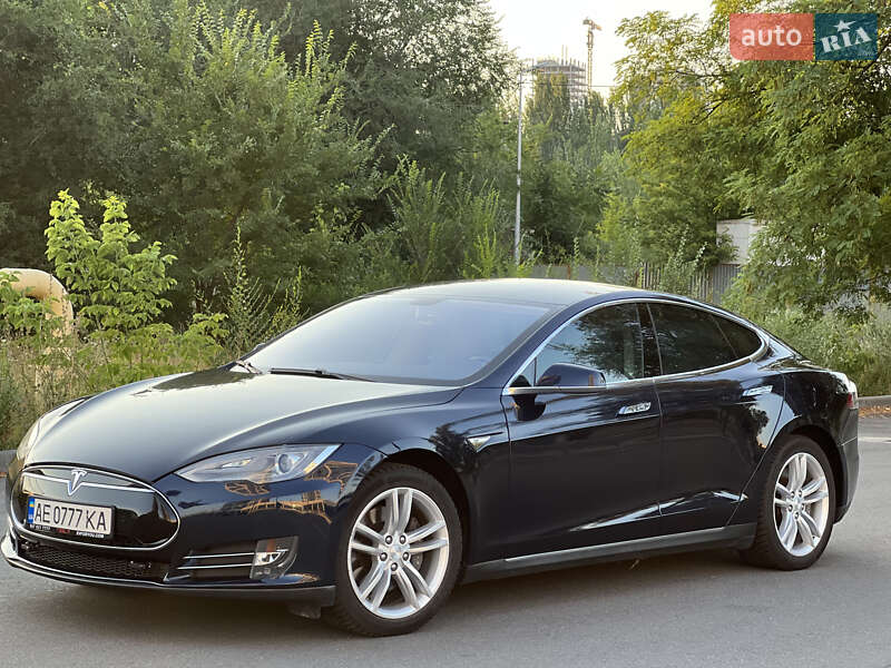 Ліфтбек Tesla Model S 2014 в Дніпрі