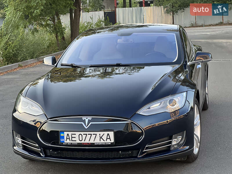 Ліфтбек Tesla Model S 2014 в Дніпрі