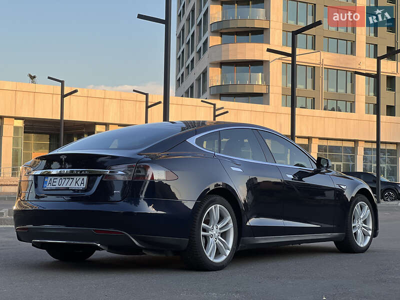 Ліфтбек Tesla Model S 2014 в Дніпрі
