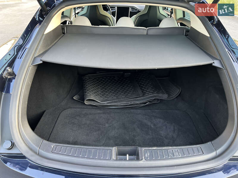Ліфтбек Tesla Model S 2014 в Дніпрі