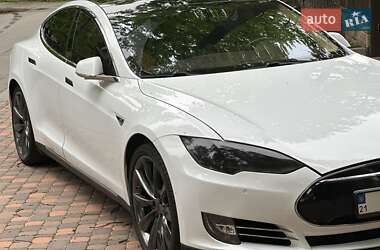 Лифтбек Tesla Model S 2015 в 