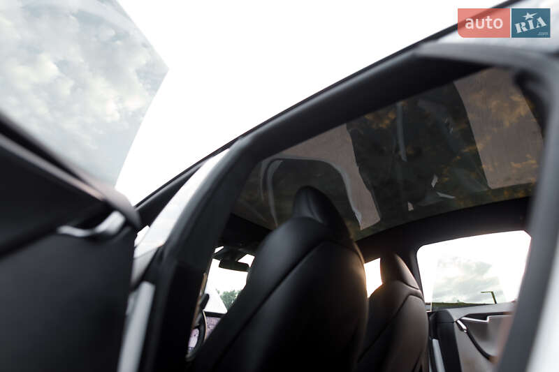 Лифтбек Tesla Model S 2019 в Чернигове
