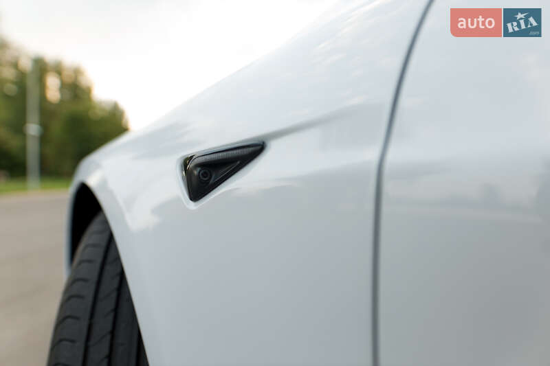 Лифтбек Tesla Model S 2019 в Чернигове