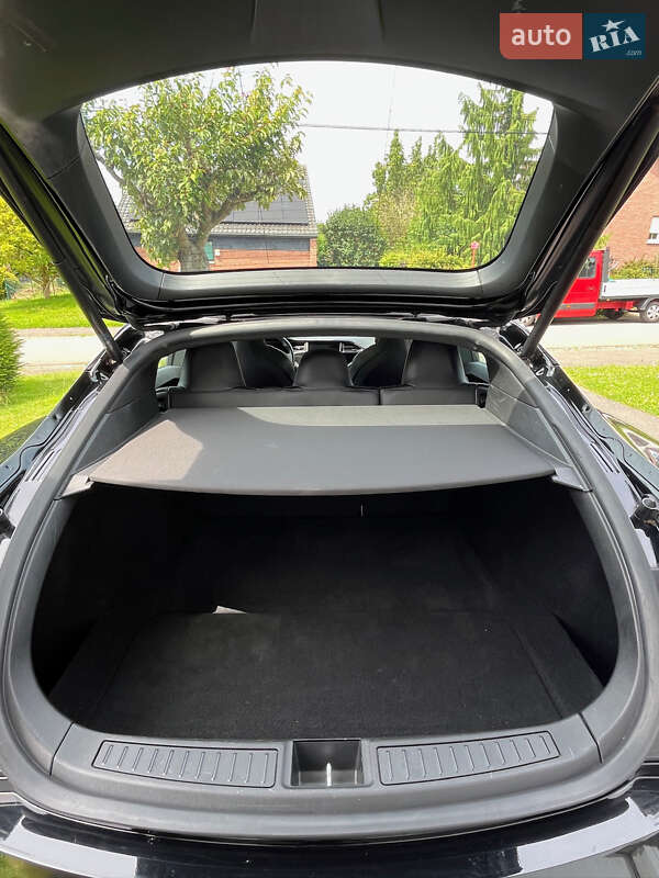 Лифтбек Tesla Model S 2018 в Хмельницком