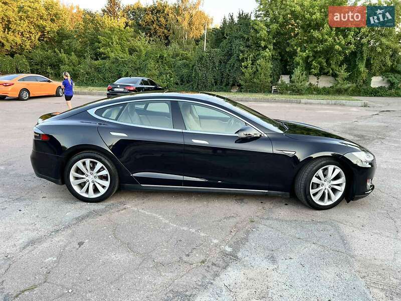 Лифтбек Tesla Model S 2015 в Житомире