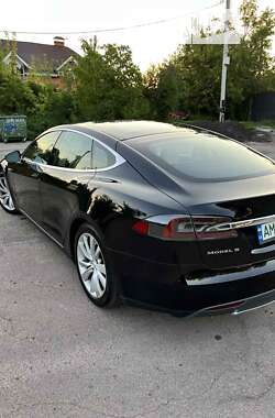 Ліфтбек Tesla Model S 2015 в Житомирі