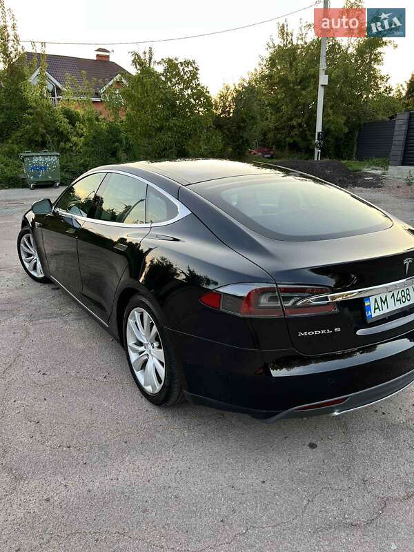 Лифтбек Tesla Model S 2015 в Житомире