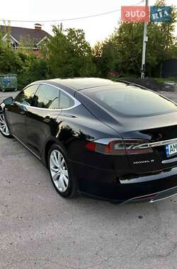 Ліфтбек Tesla Model S 2015 в Житомирі