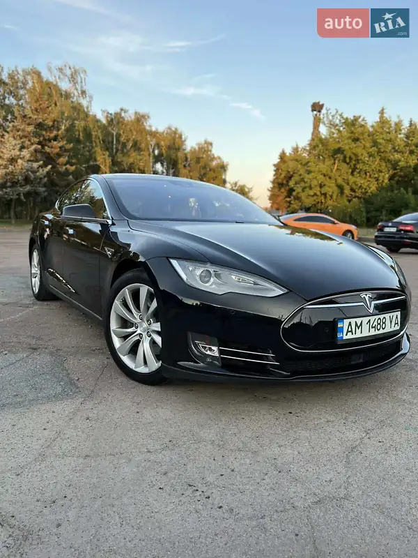 Tesla Model S 2015