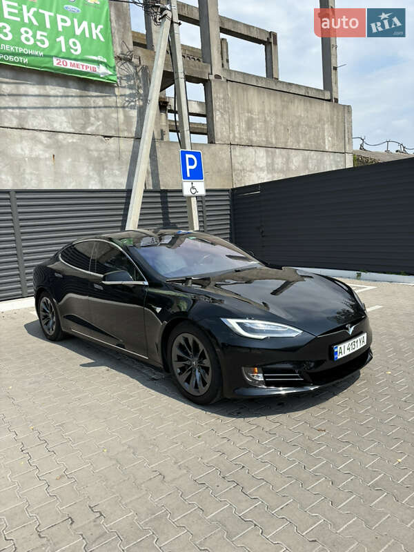 Лифтбек Tesla Model S 2018 в Киеве